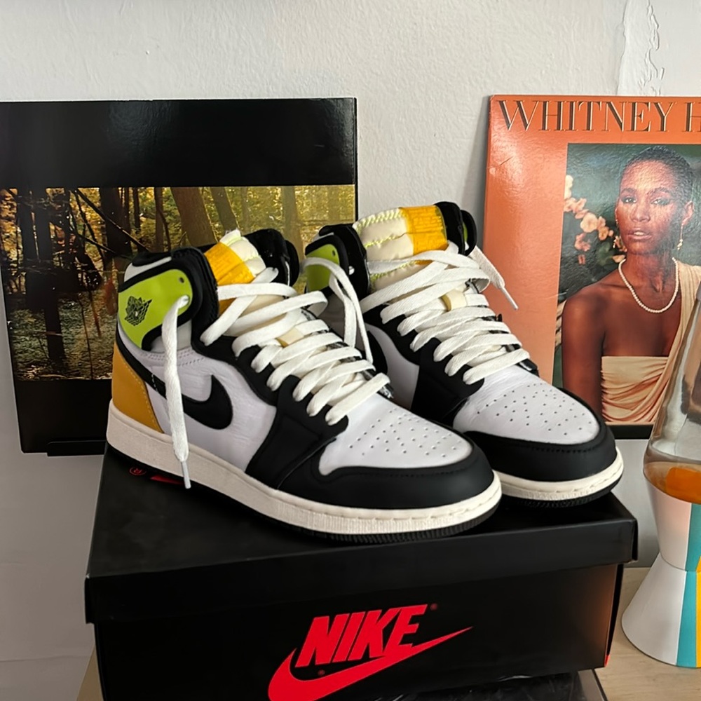 Nike Jordan 1 “volt”